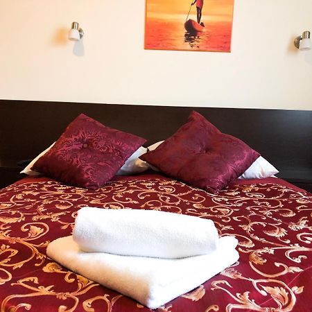 Hotel Korona Rzeszow Bagian luar foto