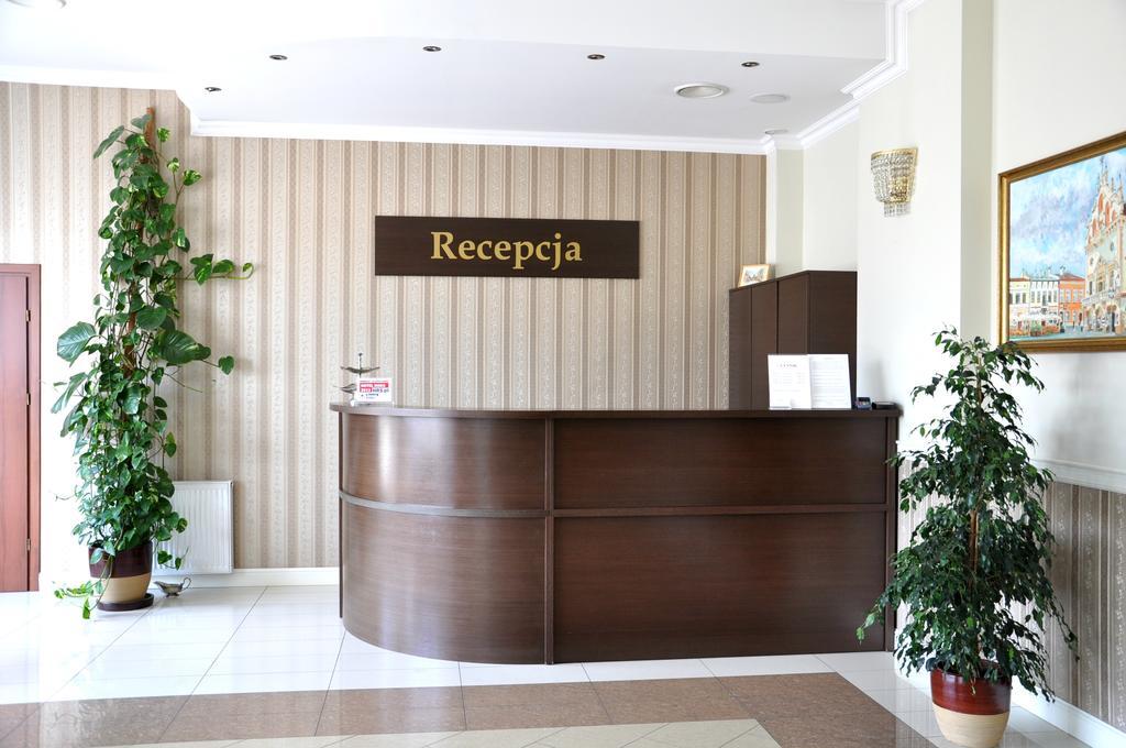 Hotel Korona Rzeszow Bagian luar foto