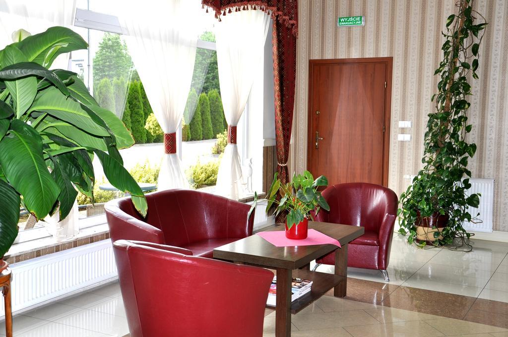 Hotel Korona Rzeszow Bagian luar foto
