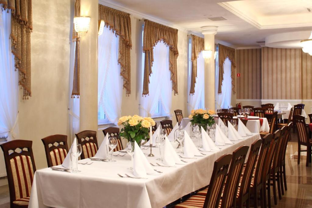 Hotel Korona Rzeszow Bagian luar foto