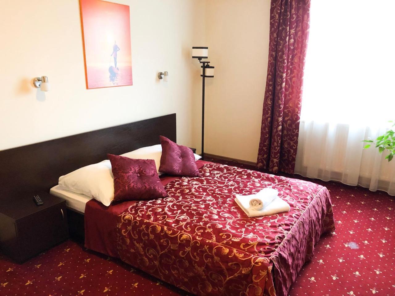 Hotel Korona Rzeszow Bagian luar foto