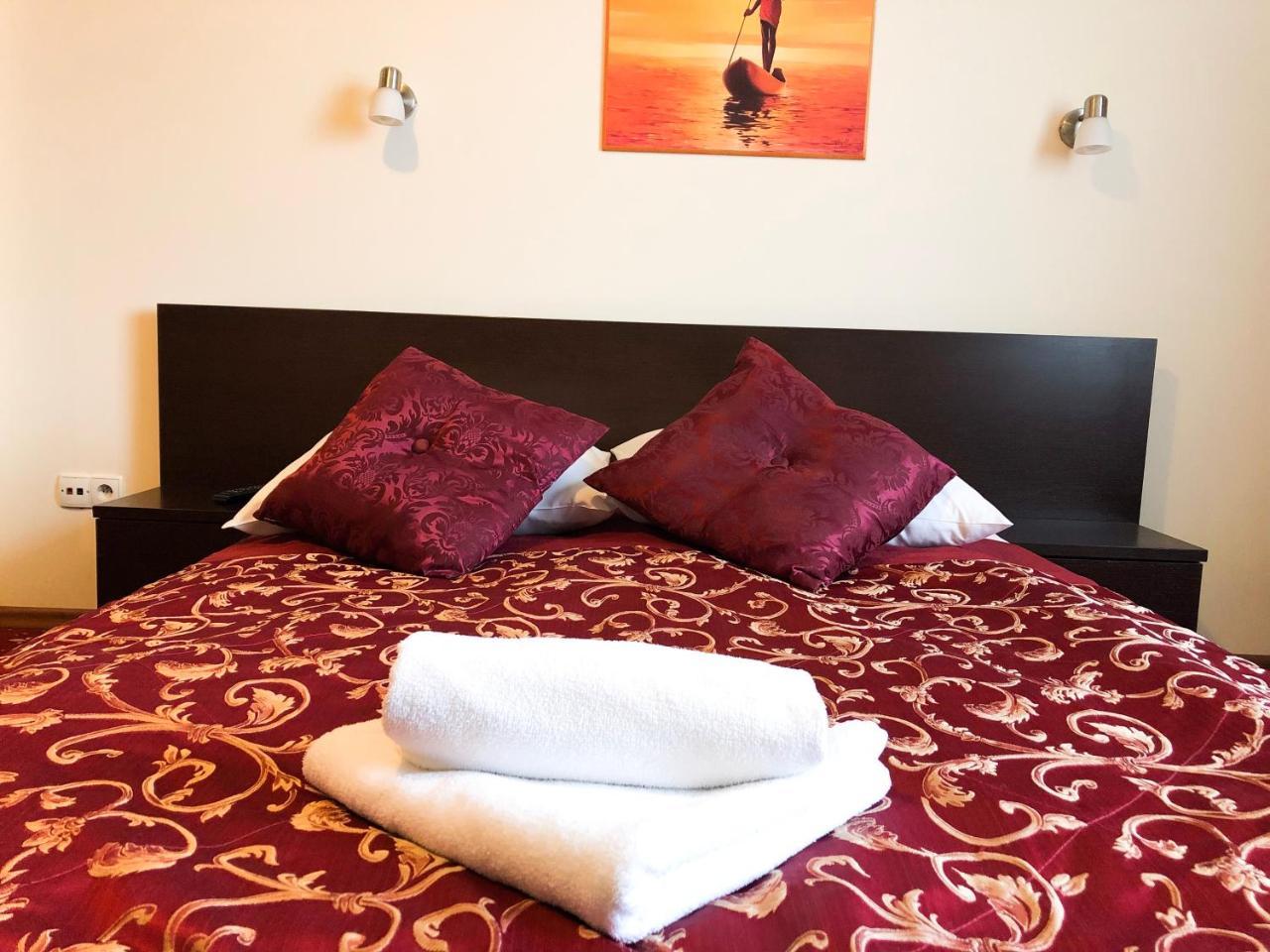 Hotel Korona Rzeszow Bagian luar foto